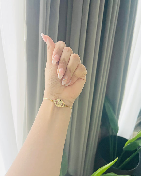 Watchful wonder bracelet